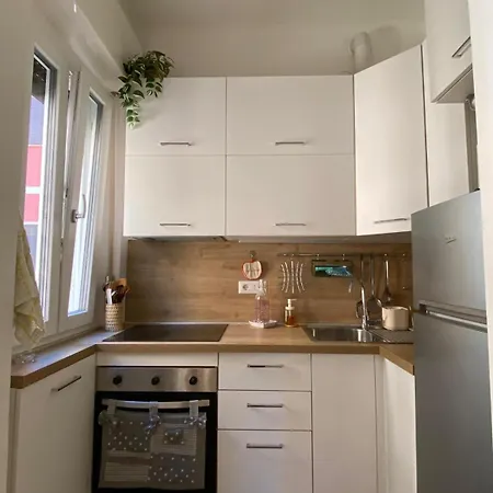 Apartment Golden House Arbe Mailand